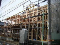 屋根部六角形ドーム工事中