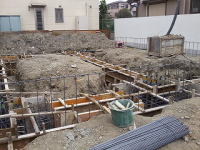基礎工事中 