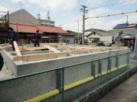 土台伏せ作業中