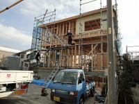 外部耐力面材作業中